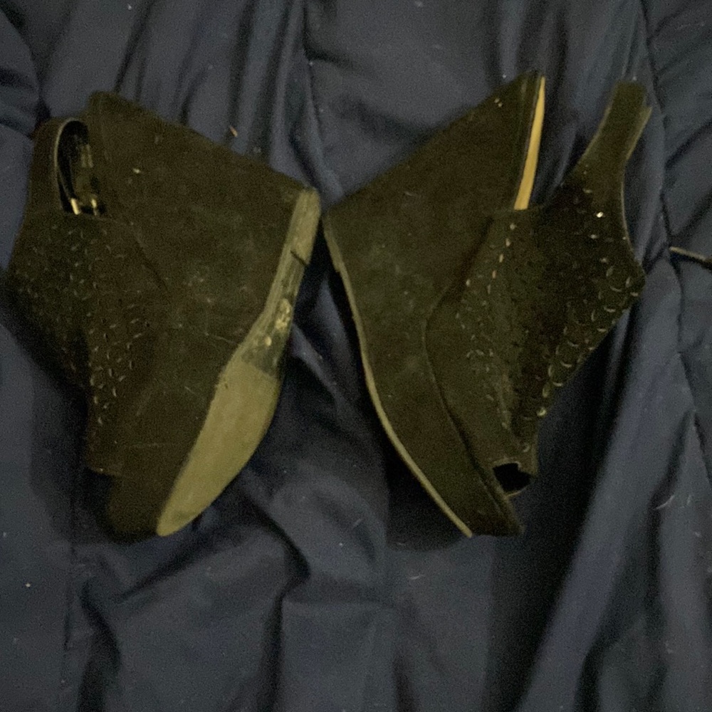 Size 6. Chinese laundry shoes. Black. Cute holy design. 4-5 in heels. Comfy/cute
